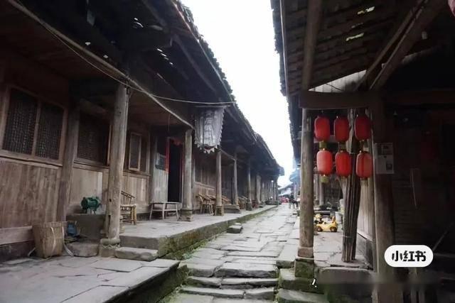 逃离空旷大街